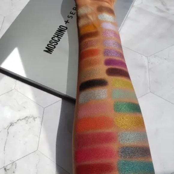 Moschino X Sephora Laptop Eyeshadow Palette - Picture 2 of 5